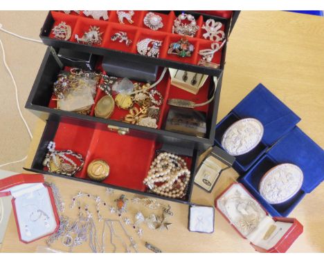 A jewellery box full of vintage costume jewellery and silver to include a silver Maltese cross bracelet earrings and pendant 