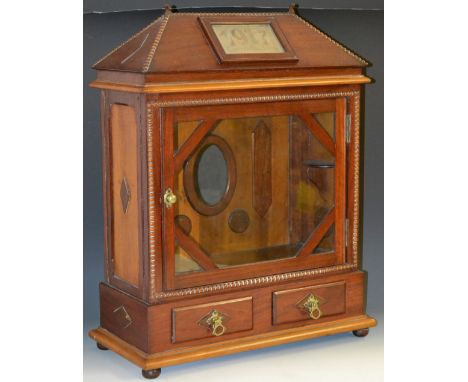 World War I - an unusual mahogany memorial display cabinet, made to house the medals and photograph of a fallen soldier, arch