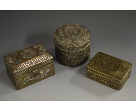 A 19th century Indian brass and bidri rounded rectangular snuff box, hinged cover, decorated overall with scrolling leafy ste