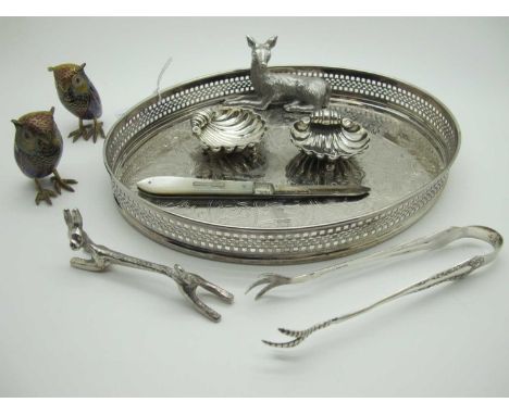 A Pair of Small Hallmarked Silver Shell Salts, a pair of sugar tongs (stamped "Sterling 925-1000"), novelty hare knife rest, 