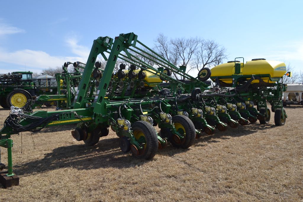 2008 JD 1770 NT 24row, 30â?,? Planter, ground driven, trucount air