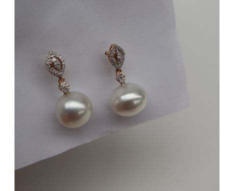 Gemporia - A pair of South Sea cultured pearl and diamond 18k gold earrings, metal 2.35g, with certificate