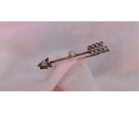 A diamond pearl set bar brooch of arrow form, with a central pearl and rose cut diamonds, 50mm long, approximately 4 grams