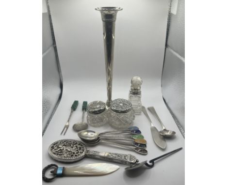 A collection of sterling silver and other decorative items. Comprising a Lund Silver weighted posy vase, two silver lidded cu