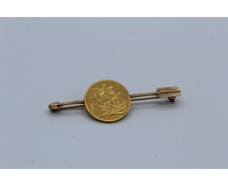 A full 1911 George V sovereign arrow brooch. Mount stamped 9ct,&nbsp;approximate weight 11gm