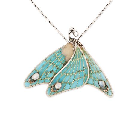 A FINE ART NOUVEAU PLIQUE A JOUR ENAMEL, MOONSTONE AND PEARL NYMPH PENDANT NECKLACE in silver, the pendant designed as a nymp