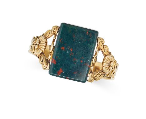 AN ANTIQUE GEORGIAN BLOODSTONE SWIVEL RING in 18ct yellow gold, set with a swivel rectangular bloodstone plaque to scroll des