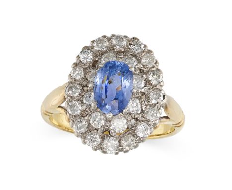A SAPPHIRE AND DIAMOND CLUSTER RING in yellow gold, set with an oval cut sapphire of approximately 1.23 carats in a double cl