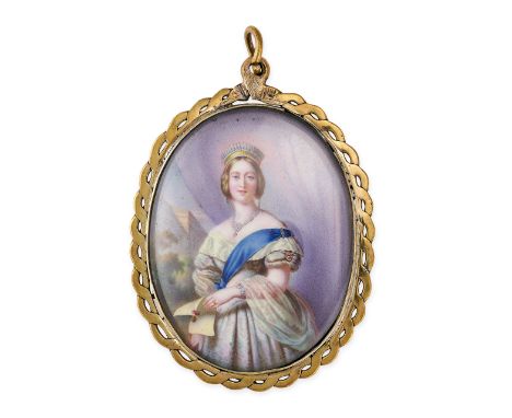 AN ANTIQUE QUEEN VICTORIA PORTRAIT MINIATURE PENDANT, 19TH CENTURY in yellow gold, the portrait miniature depicting a portrai