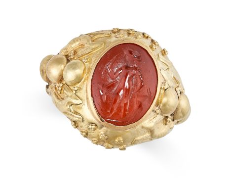AN ANTIQUE CARNELIAN INTAGLIO RING in yellow gold, set with an oval carnelian intaglio carved to ...