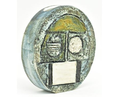 Linda Taylor (1960s - late 1970s) for Troika, Cornwall - a vintage mid 20th century hand painted pottery wheel vase. Signed a