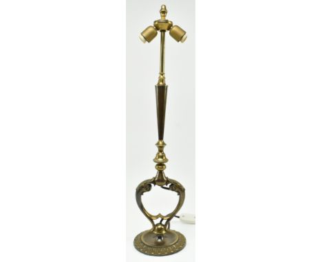 An Italian Art Deco Liberty early 20th century circa 1930s brass &amp; metal twin head desk table lamp light. The lamp having