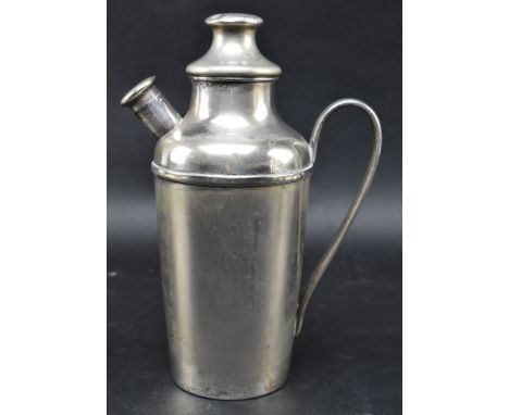 Quist - an early 20th century Art Deco 1930s silver plated cocktail shaker. The drinks shaker featuring shaped stopper, spout
