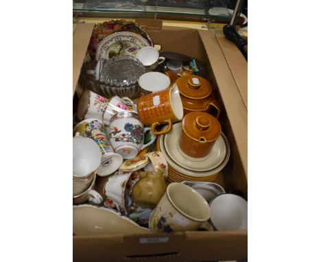 A Hornsea Pottery 'Saffron' part tea service (11 pieces approx), a Royal Worcester 'Palissy' trinket box and a stylish presse