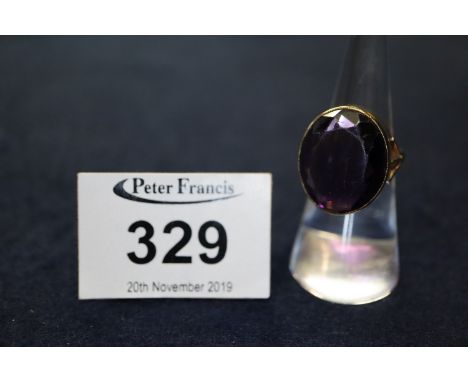 A 9ct gold purple stone dress ring. (B.P. 24% incl. VAT)