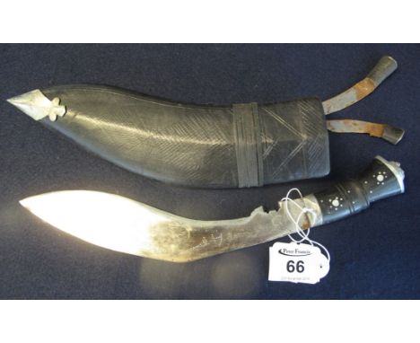 Kukri and scabbard with two miniature knives.(B.P. 24% incl. VAT)