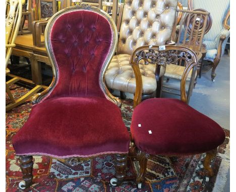 Victorian walnut button back show frame nursing chair, together with another walnut framed foliate decorated bedroom chair on