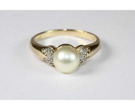 14ct yellow gold cultured pearl and diamond ring (N)