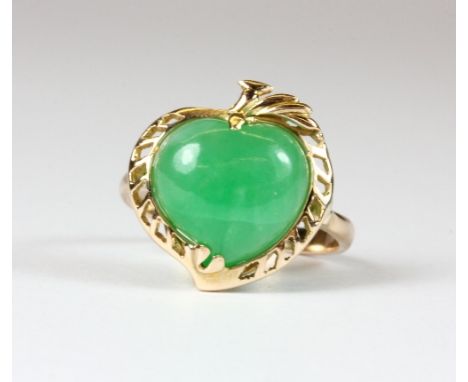 18ct yellow gold ring set with peach shaped green jade (M)