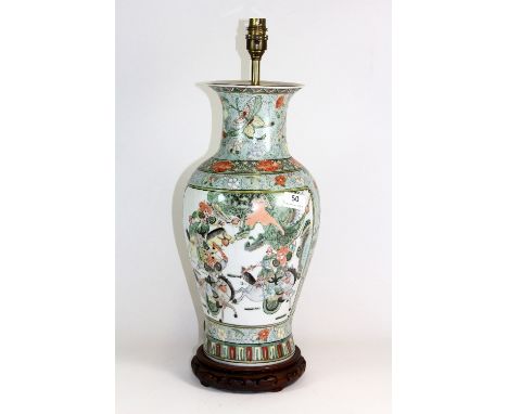 A Chinese hand painted porcelain table lamp with wooden base (H:44cm)