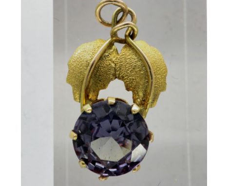 Unmarked 14ct gold and round cut amethyst leaf shaped pendant, H: 20 mm, 1.3g. UK P&amp;P Group 1 (£16+VAT for the first lot 