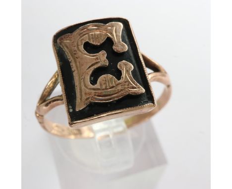 9ct rose gold ring with initial E, size O/P, 2.1g. UK P&amp;P Group 1 (£16+VAT for the first lot and £2+VAT for subsequent lo