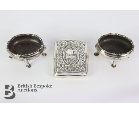 George III silver salts, London hallmark dated 1778, mm SM, approx 124.8 gms, cauldron form with beaded edge raised on hoof f