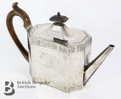 George III silver teapot, London hallmark dated 1817 mm Henry Chawner, with fruitwood handle and finial, approx 476 gms.&nbsp