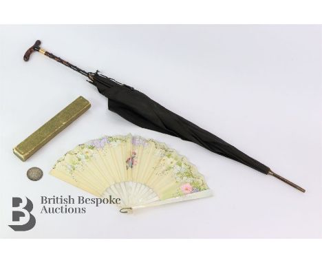 Edwardian lady's black parasol with tortoiseshell-effect shaft with a 9ct gold handle ring and a 9ct gold collar, both stampe