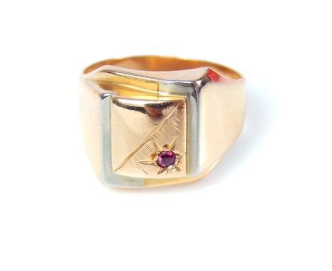 18ct yellow gold, Multi tone ruby set ring, 5.7gram