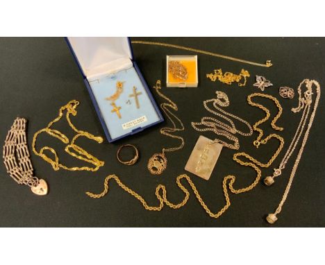 A 9ct gold cross on chain;  another, cross;  9ct gold ring;  9ct pendant and chain, 9ct gold rope twist chain, another 9ct go