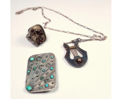 DAVID'S LYRE PENDANT IN SILVER AND YELLOW METAL (L. 3.4 CM), STERLING SILVER NECKLACE, RING STAMPED 925 WITH GARNET FLORAL DE