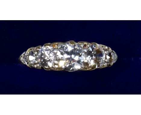 18 CT GOLD RING SET FIVE GRADUATED DIAMONDS, 1 CT APPROX. SIZE L 1/2, 3.5 GRAMS 