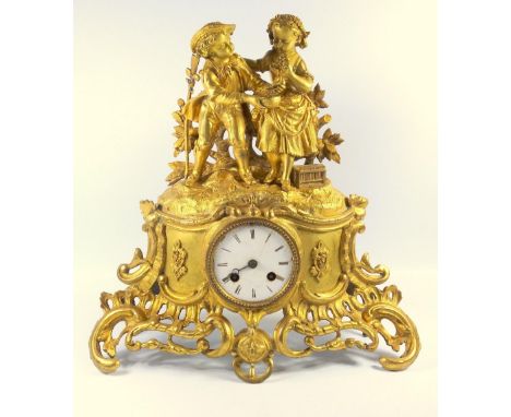 LATE 19TH CENTURY FRENCH MANTEL CLOCK WITH A CIRCULAR WHITE ENAMELLED DIAL, BLACK ROMAN NUMERALS, ENCLOSING AND EIGHT DAY MOV