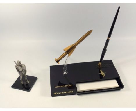 AEROSPATIALE M M 38 EXOCET MISSILE, PEN AND MEMO PAD DESK STAND, BLACK WITH GOLD LETTERING (L. 22 CM, W. 13 CM OVERALL). ALSO
