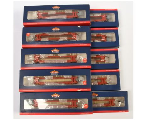 Bachmann OO Gauge group of 5x Ref. 38-250 STVA Red IPA Twin Double Deck Car Transporters. Conditions are Good to Excellent - 