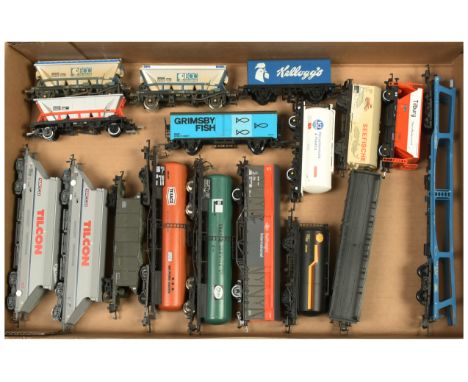 Hornby (China + GB), Bachmann and Similar group of 17x unboxed Modern Image Wagons (see photo). Conditions are Fair to Good (