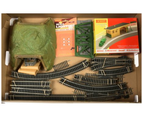 Hornby (GB) Railways Track, Points and Accessories including; 18 x R600 Straight, 6 x R601 Double Straight, 6 x R604 1st Radi