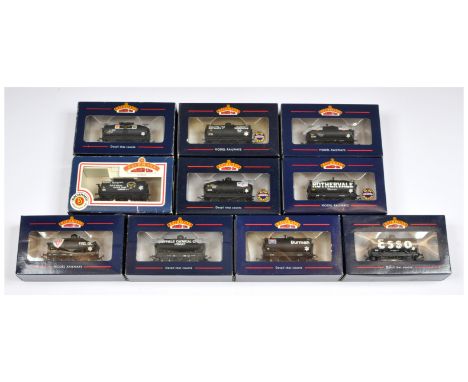 Bachmann OO Gauge group of 10x Tanker Wagons to include Ref. 33-512 14t Tank Wagon No. a7287 "Shell/BP Lubrication Oil" plus 