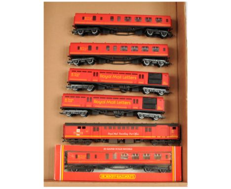 Hornby (GB) &amp; Bachmann group of boxed and unboxed Travelling Post Office Coaches to include Hornby (GB) R.592 Royal Mail 