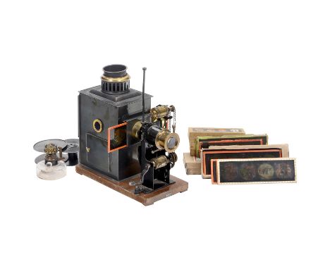 Kinematograph und verschiedene Streifen, um 1910Deutschland. 1) Kinematograph für 35mm-Filme, Schlägerwerk läuft, und 7 cm br