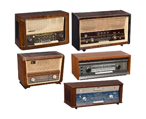 5 Radioempfänger1) Grundig 5060a, Deutschland, 1957, 9 Röhren, 4 Wellenbereiche, 110-220 Volt Wechselstrom, 5 Lautsprecher, m