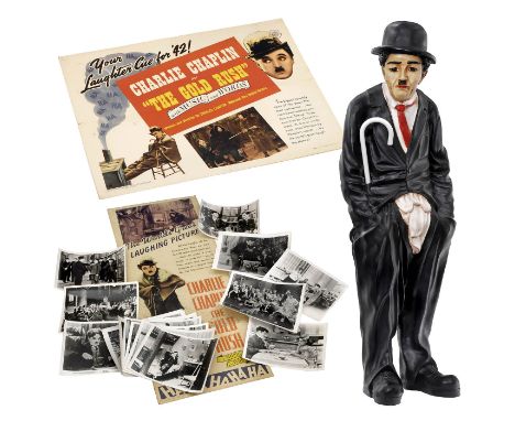 Charlie Chaplin - Filmplakate, Filmphotos und Statuette1) Filmplakat von 1942, 56 x 71 cm "The Gold Rush", gefaltet, mit Loch