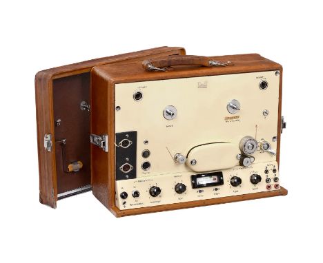 Maihak Reportofon MMK6, um 1960Maihak A.G., Hamburg. Spulentonbandgerät mit Eingang für den Pilotgenerator einer Filmkamera z