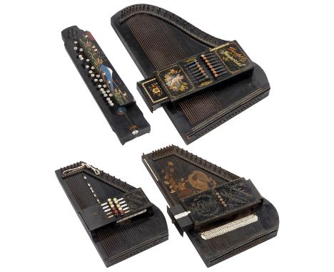 4 Zithern1) Thierfeld's Autoharp "Imperial". - 2) Wagner Autoharp, Made in Germany. - 3) Akustische Taishogoto, japanische Ha