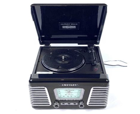 A retro 'Crosley' Authentic Reproduction AM/FM radio and turntable. Model: RE2304.(This lot has not been PAT tested)