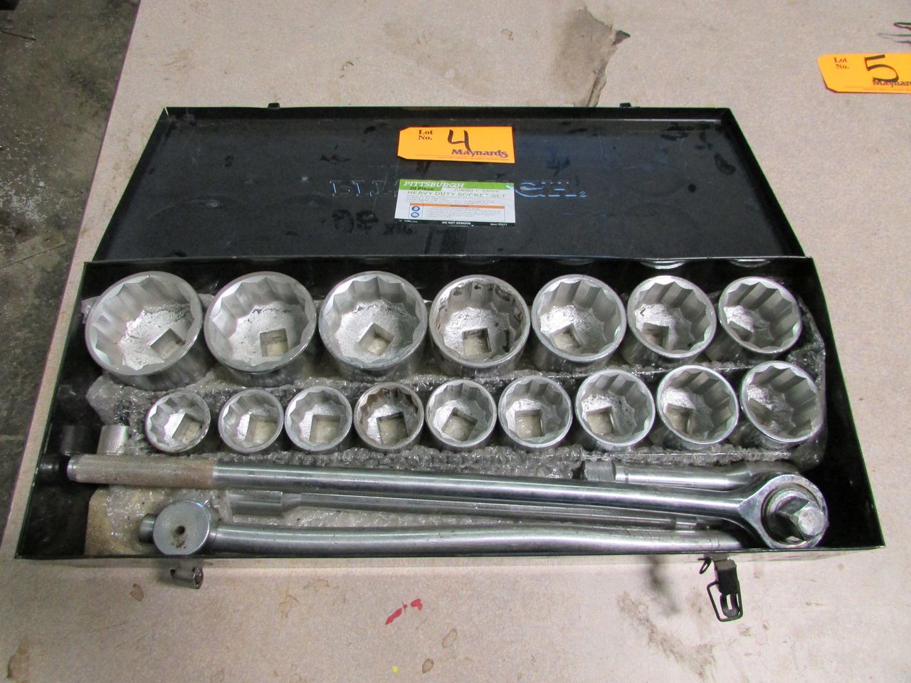 Pittsburgh 95377 1'' Drive Socket Set 26'' Ratchet, 8'' and 18