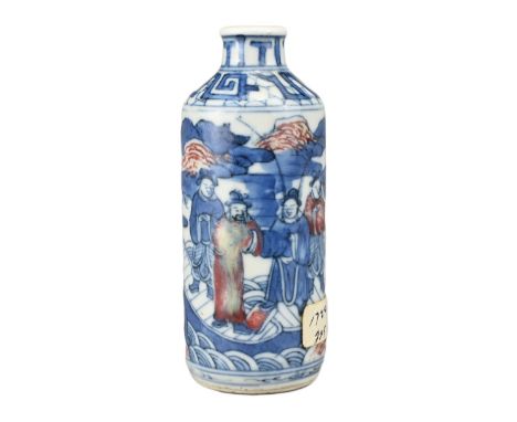 A CHINESE UNDERGLAZE BLUE AND COPPER RED PORCELAIN SNUFF BOTTLE, QING DYNASTY. Of cylindrical form decorated with figures in 