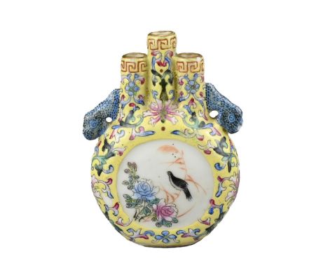 AN UNUSUAL CHINESE MINIATURE PORCELAIN BOTTLE VASE, 19TH CENTURY. Of miniature moon flask form with three cylindrical spouts 