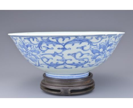 A CHINESE BLUE AND WHITE PORCELAIN BOWL, 19TH CENTURY. Decorated to the exterior with lotus scrolls. Six-character mark of Ji